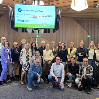 Foto's van collega's die De VoorzieningenWijzer hebben ondertekend